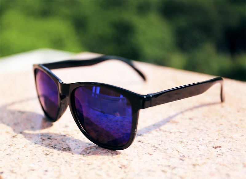 太陽眼鏡 2is BradP│亮面黑色框│藍色反光鏡片│UV400 - 太陽眼鏡/墨鏡 - 塑膠 黑色
