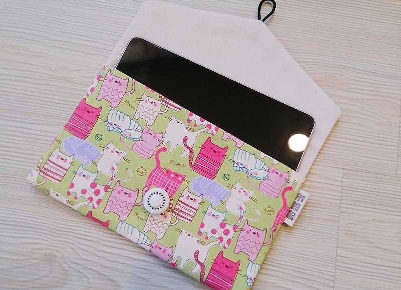 Hand-made cotton cloth 9 inches below Tablet Case Cosmetic Pouch Universal bags - กระเป๋าแล็ปท็อป - วัสดุอื่นๆ หลากหลายสี