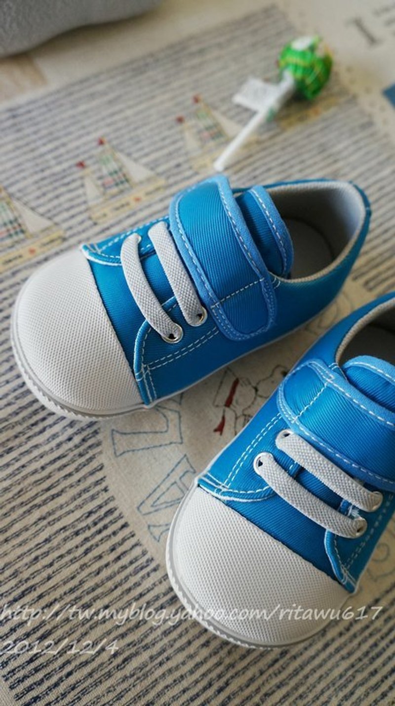 亮彩寶寶鞋(亮藍+小熊布標) - รองเท้าเด็ก - วัสดุอื่นๆ สีน้ำเงิน
