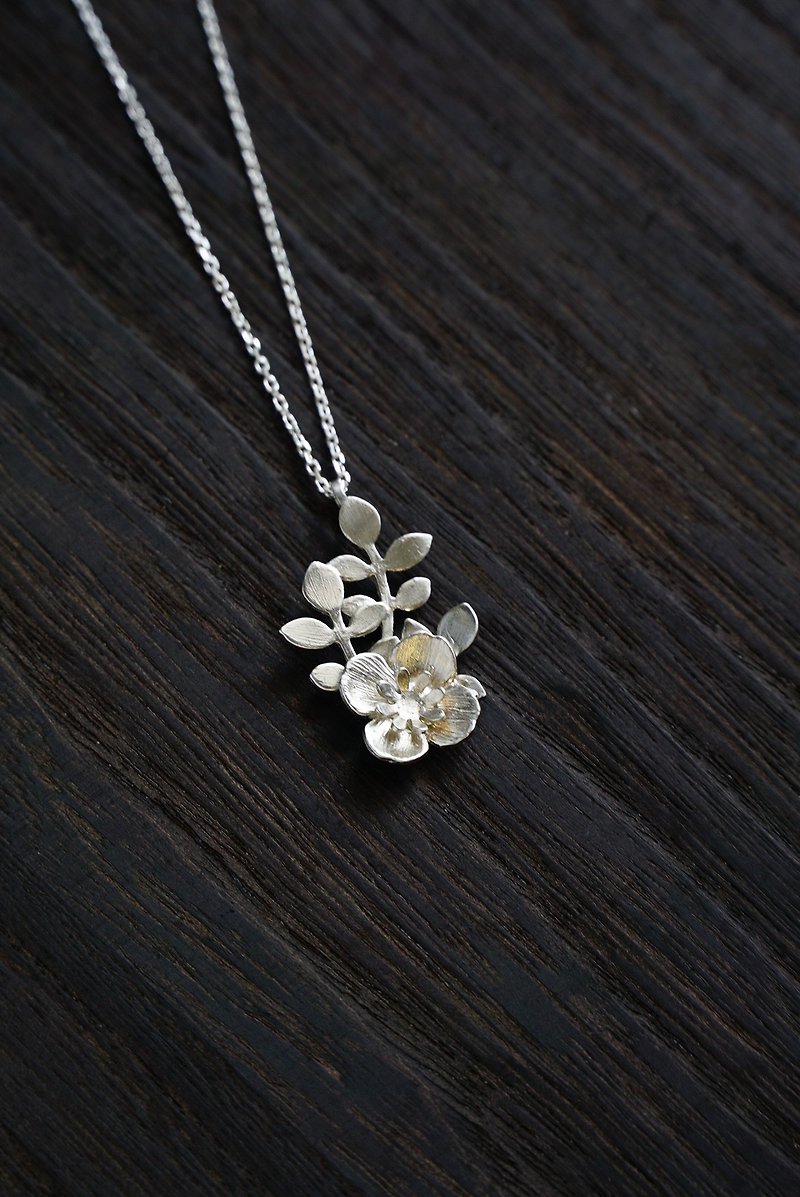 Blooming Happiness Flower Necklace 925 Silver - สร้อยคอ - โลหะ สีเงิน
