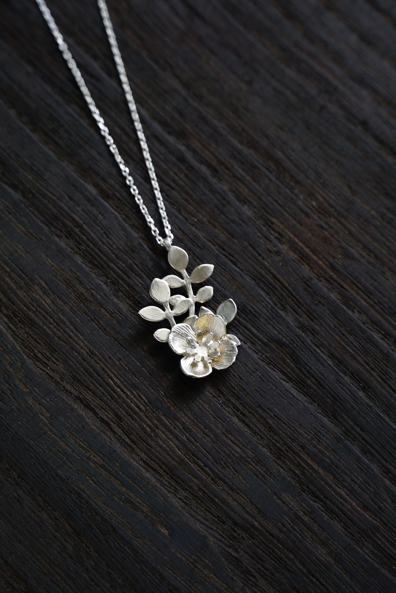 Blooming Happiness Flower Necklace 925 Silver - สร้อยคอ - โลหะ สีเงิน