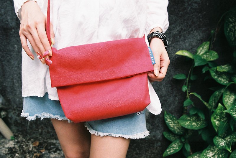 走走－心動紅 - Messenger Bags & Sling Bags - Other Materials Red
