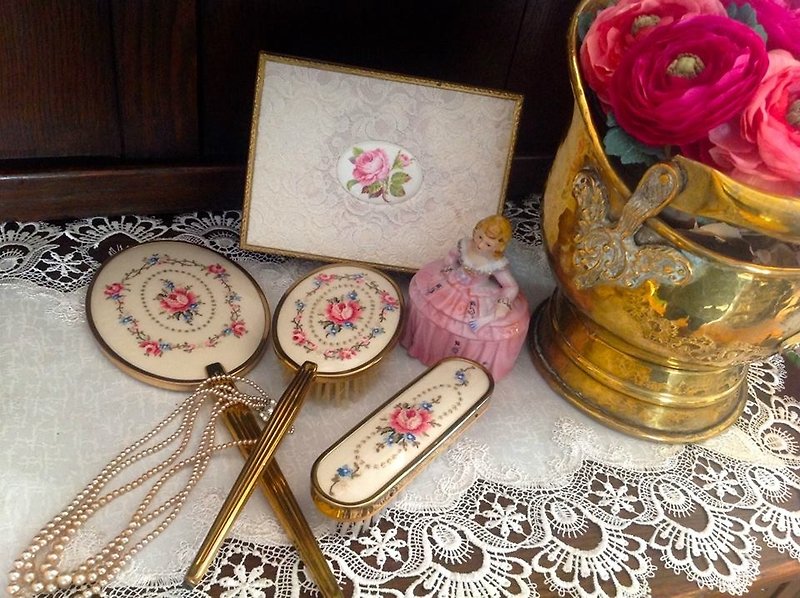 ♥ ♥ Annie crazy Antiquities Western antique jewelry in 1940 the British system hand-embroidered pink roses antique hand mirror mirror mirror - Other - Other Materials Gold