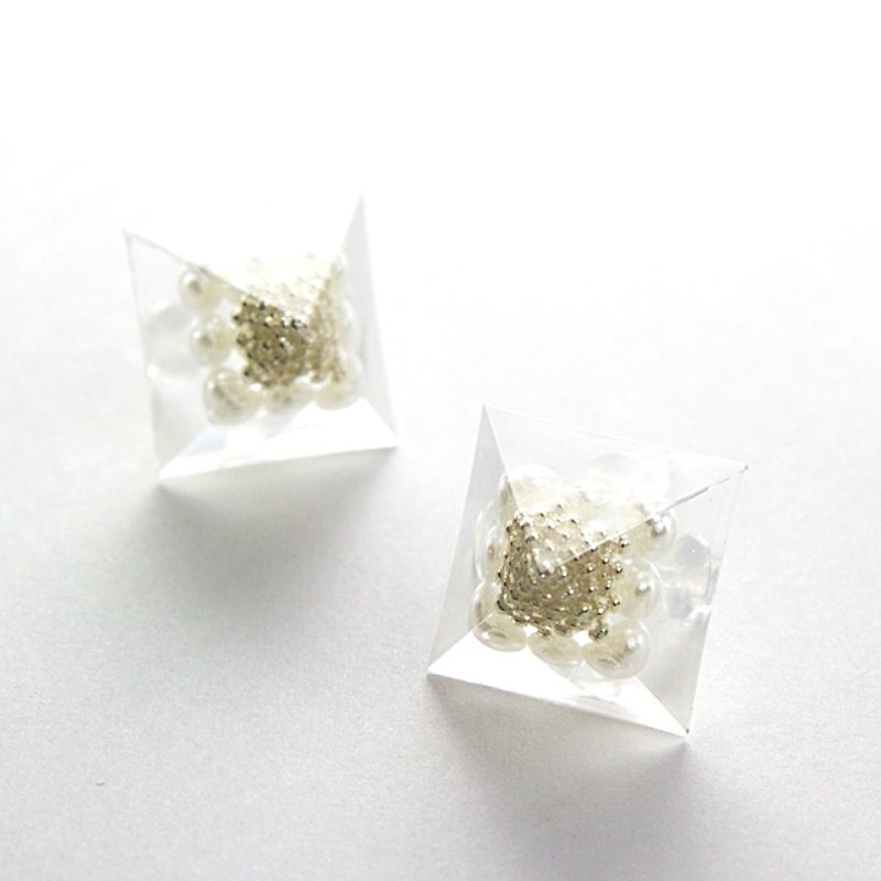 Pyramid earrings (mystery) - ต่างหู - วัสดุอื่นๆ ขาว