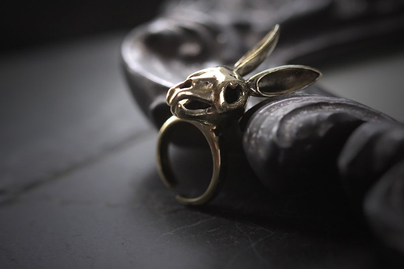 แหวน Rabbit Skull Ring by Defy. - แหวนทั่วไป - โลหะ สีทอง