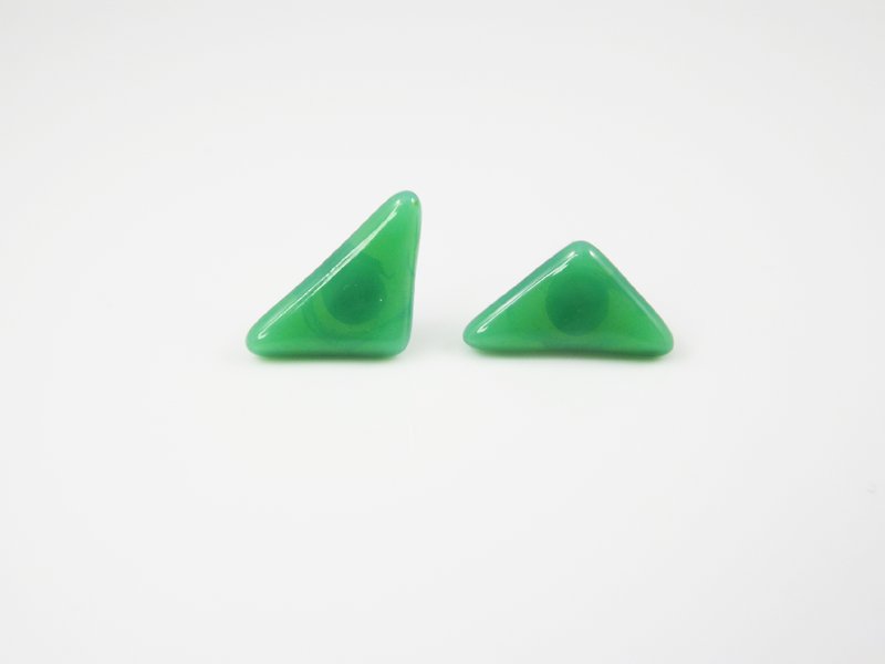 三角型手工琉璃耳環-翡翠綠 - 耳環/耳夾 - 玻璃 綠色