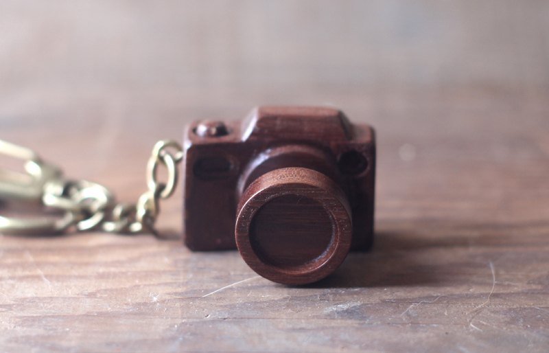 Handmade wooden miniature camera ▣ Deep Core keychain - ที่ห้อยกุญแจ - ไม้ สีนำ้ตาล