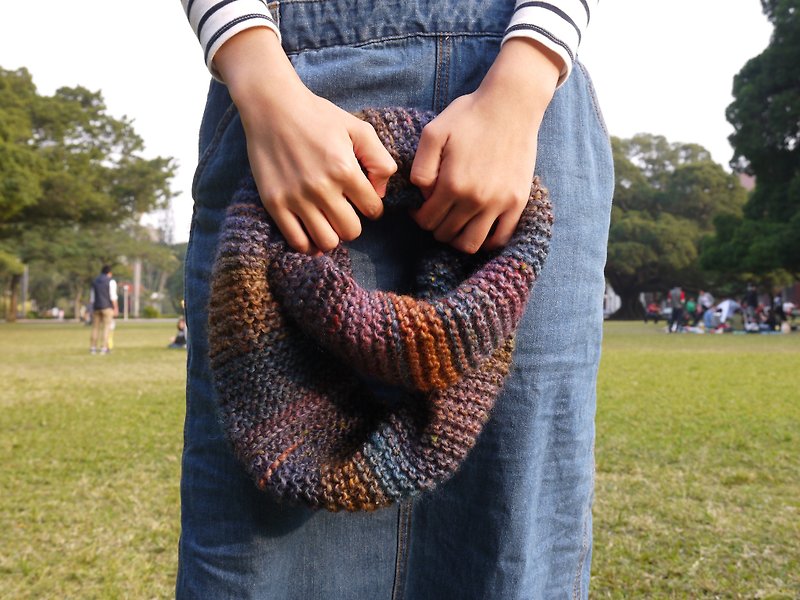 Mama 100% hand-made scarf - the color blue gradient jump / New Year / gift - ผ้าพันคอ - วัสดุอื่นๆ สีน้ำเงิน