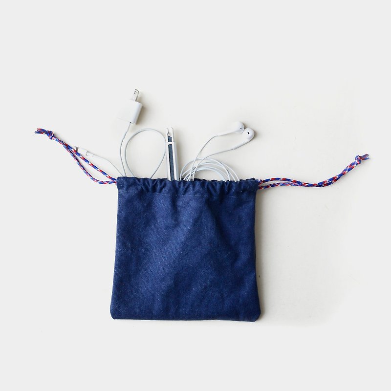 【Rain Breath Tips】 Washable canvas bag bag can be put headphones, debris, sunglasses, mobile power, charging line gifts - กระเป๋าเครื่องสำอาง - วัสดุอื่นๆ สีน้ำเงิน