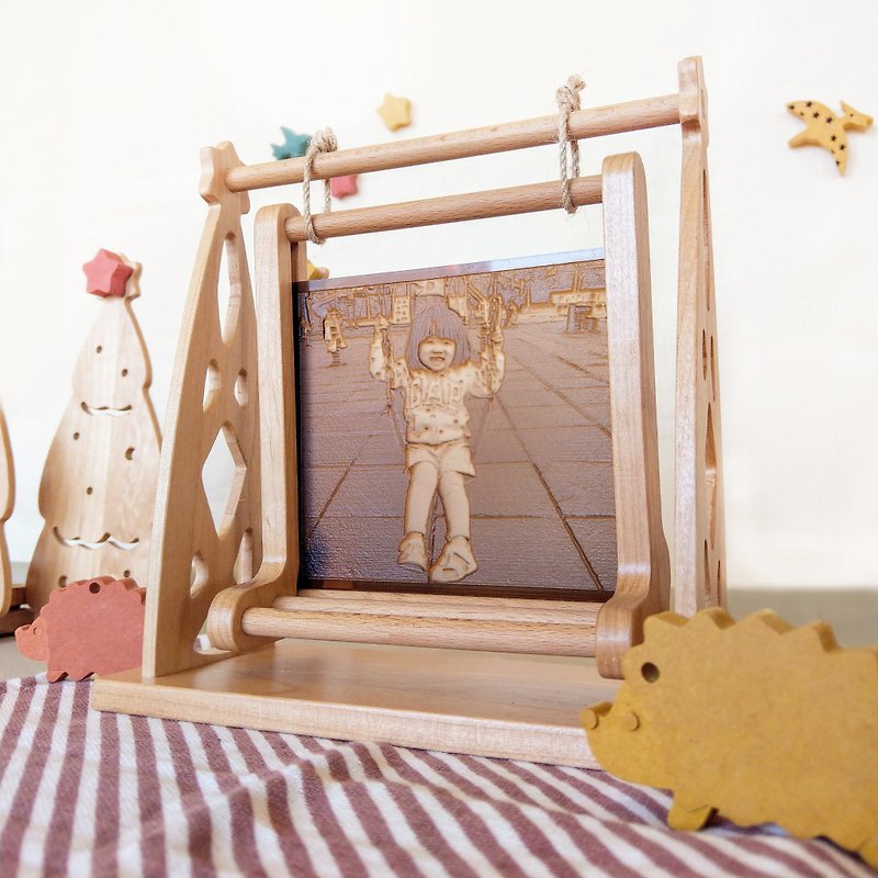 [Custom gift] Basic swing photo frame/customized engraving photo - Picture Frames - Wood Brown