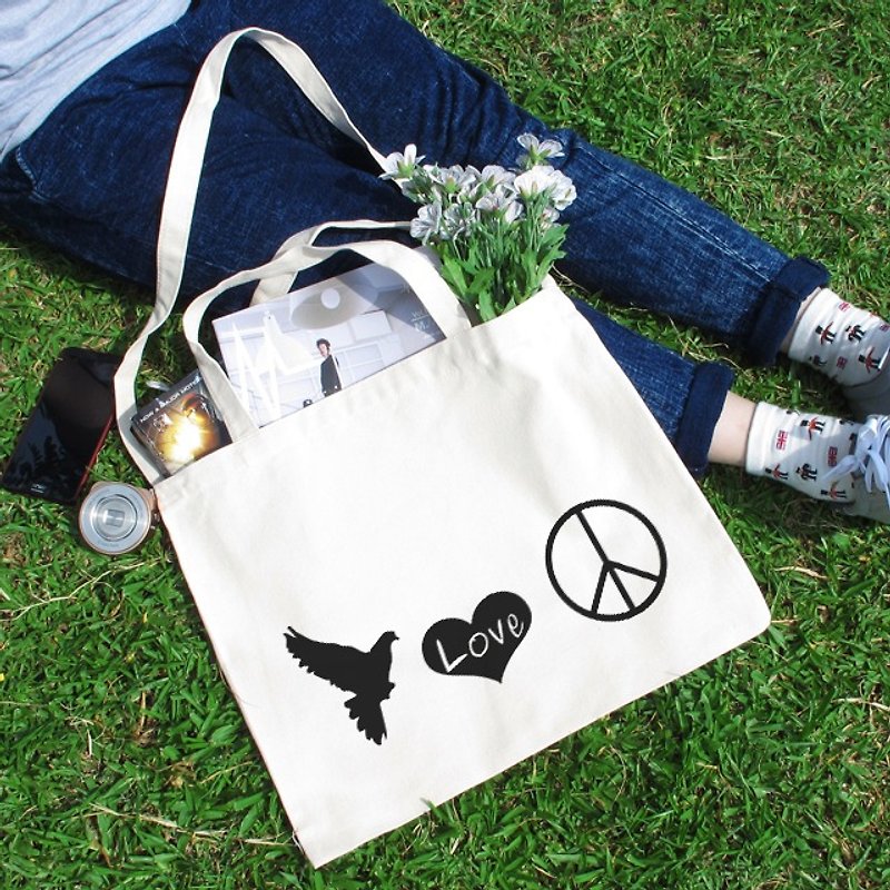 Peace Cultural & Creative wind horizontal canvas bag - กระเป๋าคลัทช์ - ผ้าฝ้าย/ผ้าลินิน สีกากี