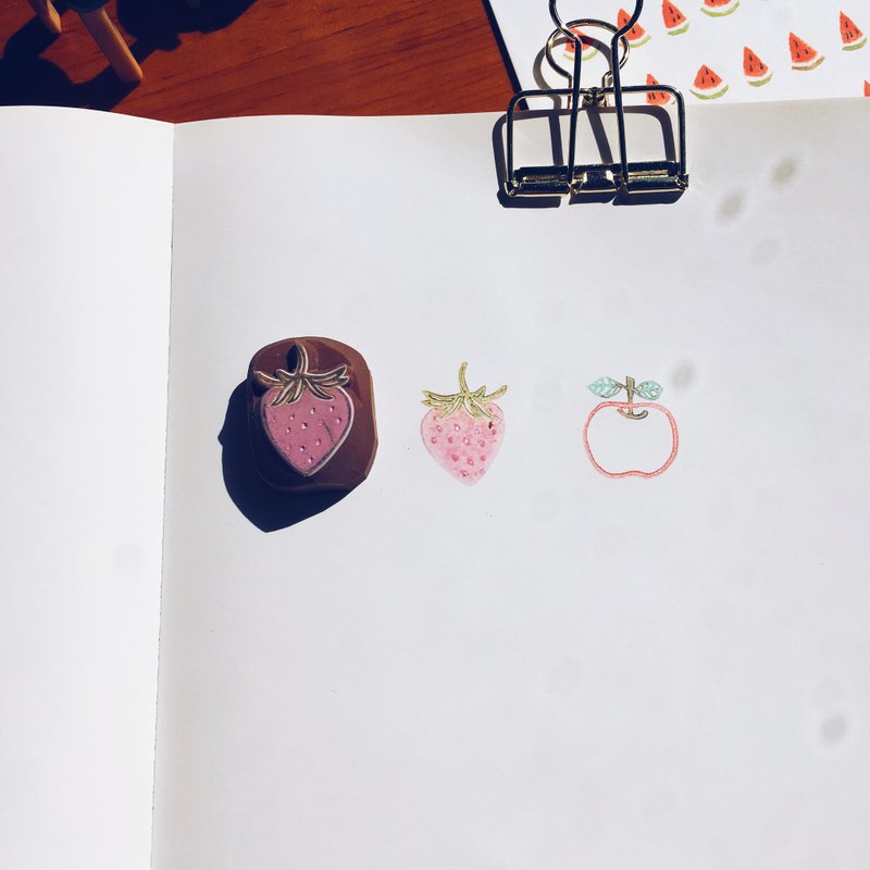 Deerday手彫りの章のイチゴ - 印鑑・スタンプ - ゴム ピンク