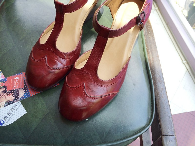 ［女孩戴帽子遛狗。經典坡跟瑪麗珍］紅莓色 - Women's Casual Shoes - Genuine Leather Red