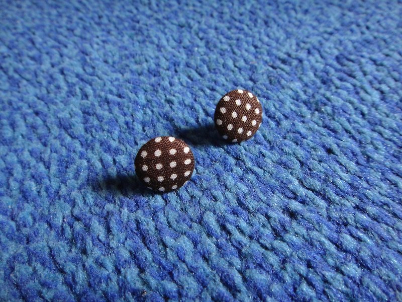 (C) _ Coffee little cloth button earrings C22BT / UZ02 - ต่างหู - ผ้าฝ้าย/ผ้าลินิน สีนำ้ตาล