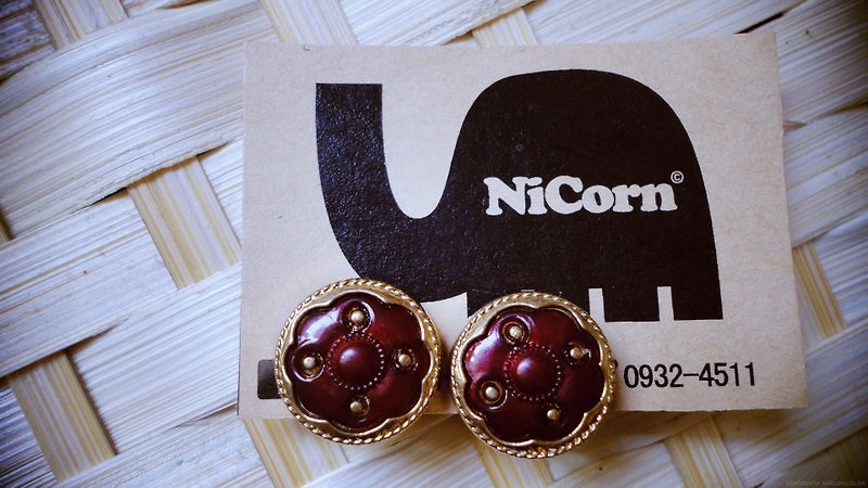 NiCorn hand made - hair happiness - flowers retro earrings (ear clip-on) - ต่างหู - วัสดุอื่นๆ สีแดง