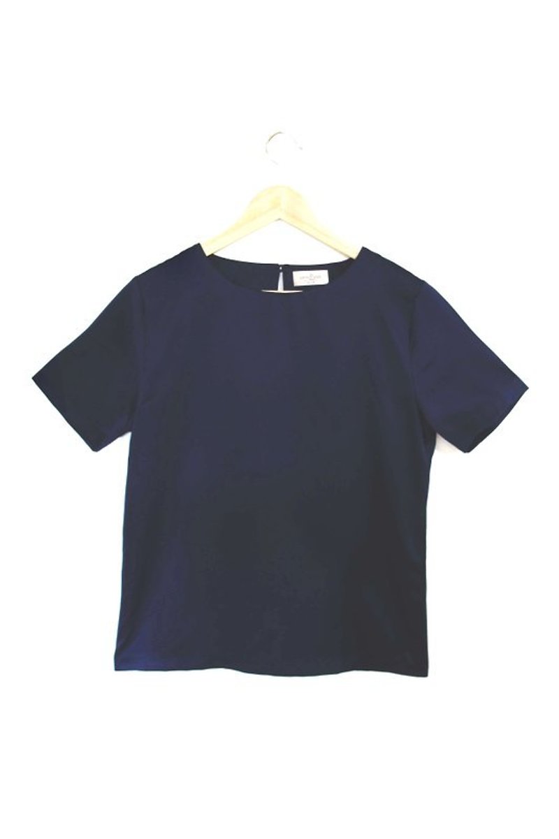 【Wahr】藍綢緞上衣 - Women's T-Shirts - Other Materials Multicolor