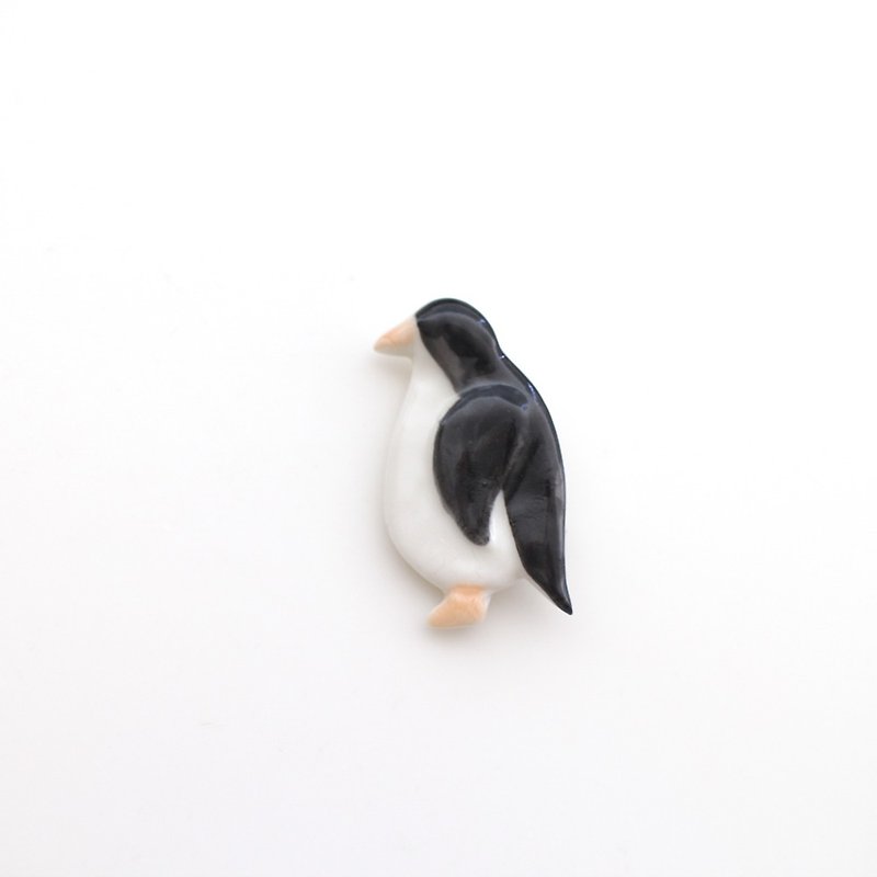 Penguin brooch - Brooches - Porcelain Black