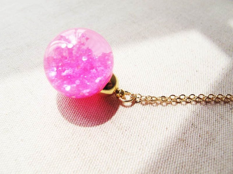 ＊Rosy Garden＊ plum glitter with water inisde glass ball necklace - Chokers - Glass Pink