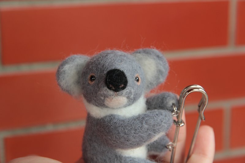 ~ Wool felt big brooch series - Koala - เข็มกลัด - ขนแกะ สีส้ม