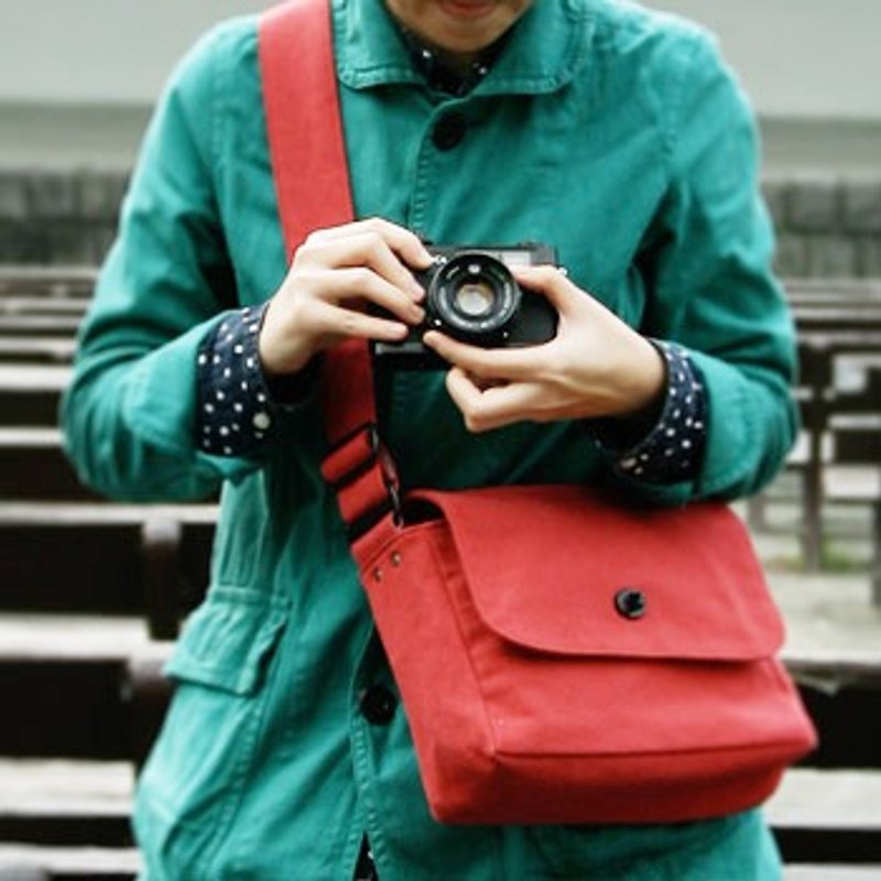 Mushrooms Mogu canvas bag / oblique bag / camera bag / May (watermelon red) - กระเป๋าแมสเซนเจอร์ - วัสดุอื่นๆ สีแดง