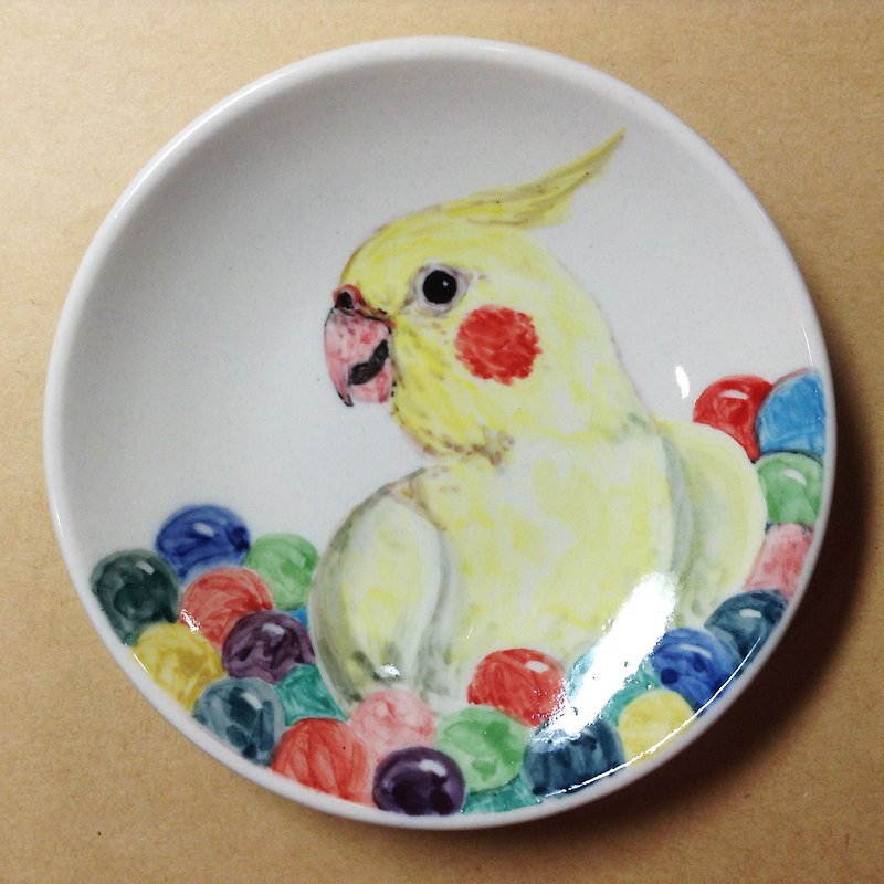 玄鳳在球池玩耍-鸚鵡手繪小碟 - 碟子/醬料碟 - 其他材質 黃色