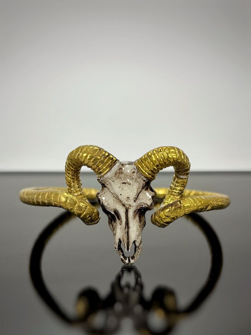 Brass Ram Goat Skull Bangle Bracelet in Reallistic Look. Hand Painted Enamel. - 手鍊/手環 - 其他金屬 
