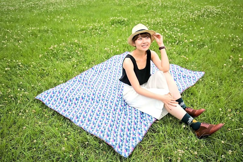 Traveler. // Picnic camping picnic mat table mat roll pony (with pouch) - ชุดเดินป่า - วัสดุกันนำ้ สีน้ำเงิน