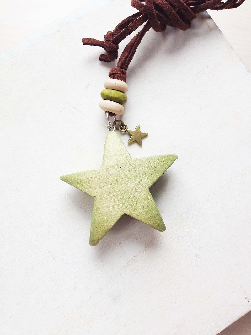 Wooden Wishing Star leather necklace - สร้อยคอ - ไม้ สีเขียว