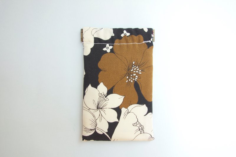 Flex frame card wallet / coin purse with black floral print - Coin Purses - Other Materials Black