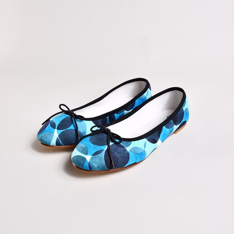 【Off-season sale】娃娃鞋kate/普普風藍 - 娃娃鞋/平底鞋 - 其他材質 藍色