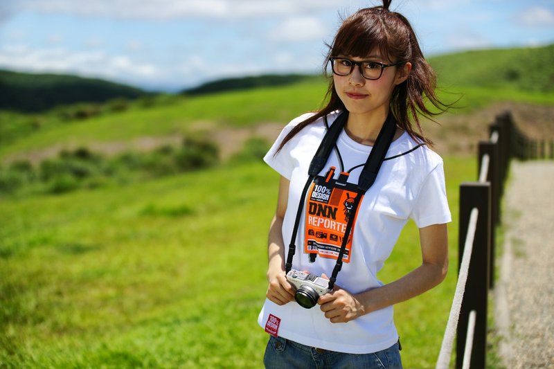 連線記者純棉踢 - 女 T 恤 - 棉．麻 白色