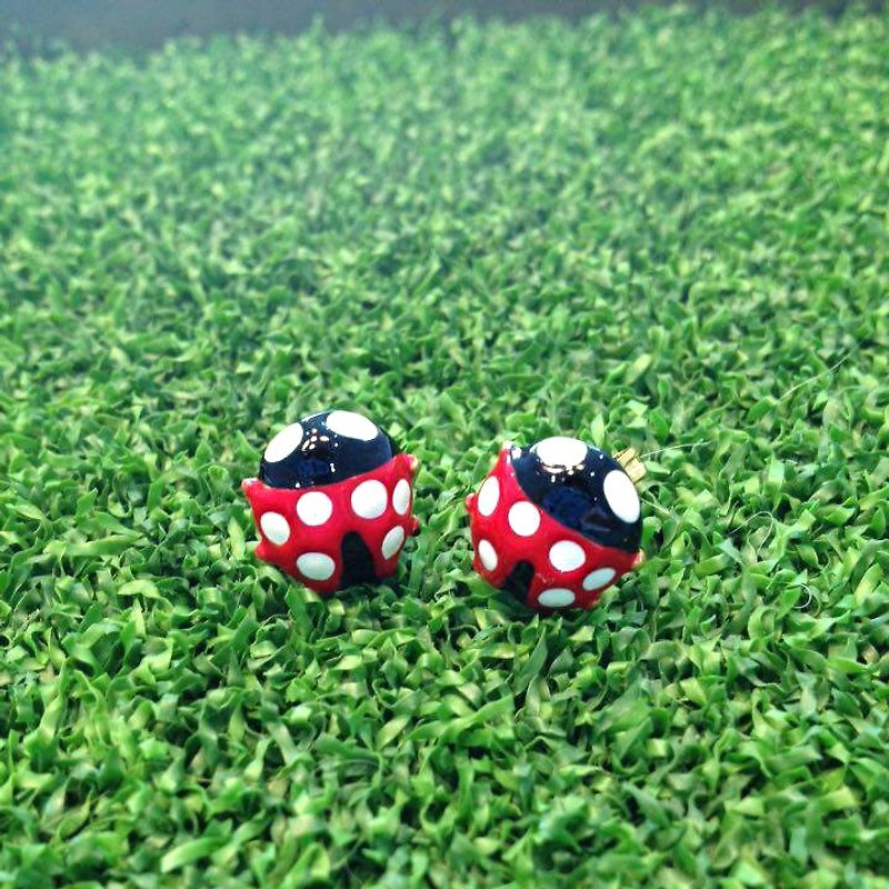 Ladybug stud earrings, Ladybug earrings - ต่างหู - โลหะ สีแดง