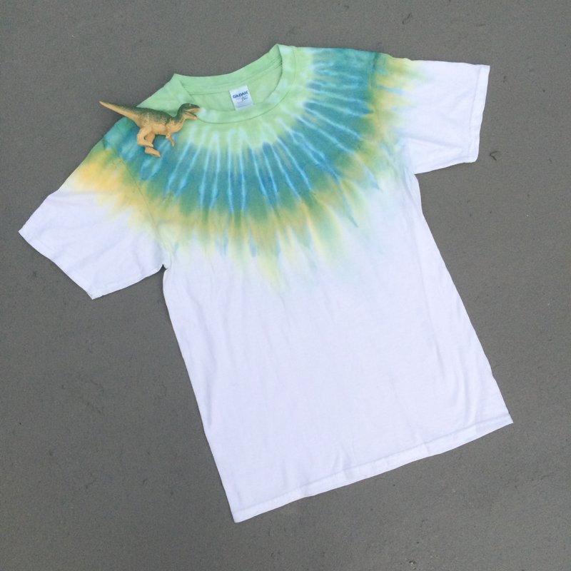 Tie dye/T-shirt/Garment/Custom size/Men/Women [Grassland around neck] - เสื้อยืดผู้หญิง - ผ้าฝ้าย/ผ้าลินิน สีเขียว