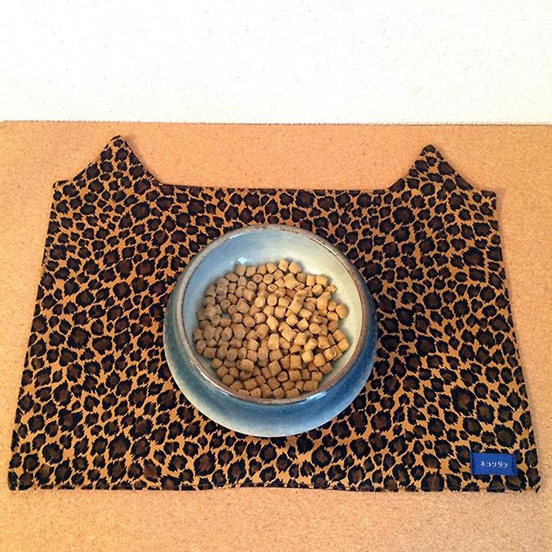 Cat food mat, leopard print Brown food ball underlay - ของเล่นสัตว์ - ผ้าฝ้าย/ผ้าลินิน สีนำ้ตาล