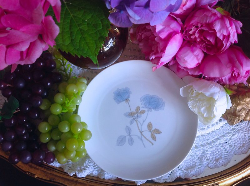 British bone china Wedgwood Ice Rose ice rose cake plate, snack plate fruit plate new stock - จานเล็ก - เครื่องลายคราม สีน้ำเงิน