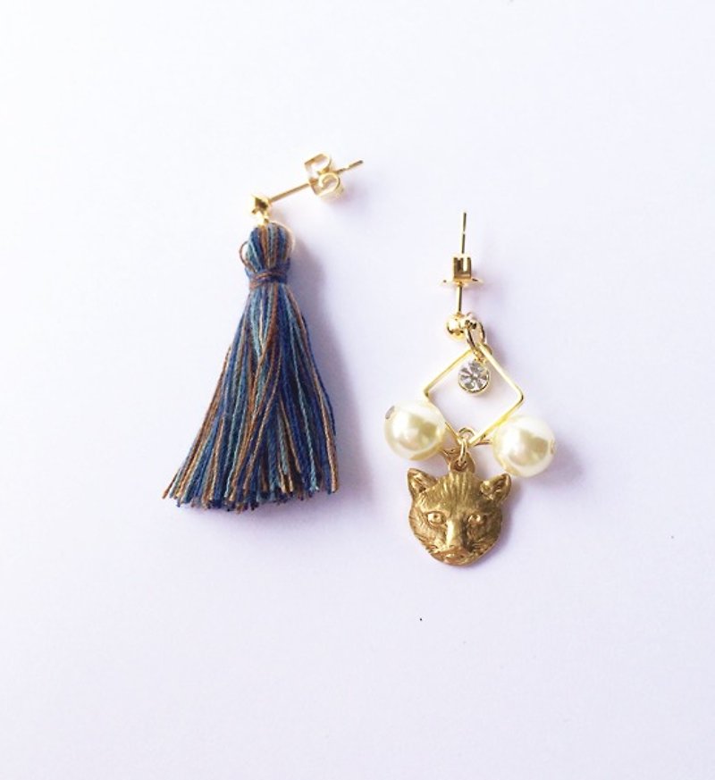 Yan cat earrings / ear - Deep Blue - Earrings & Clip-ons - Other Metals Gold
