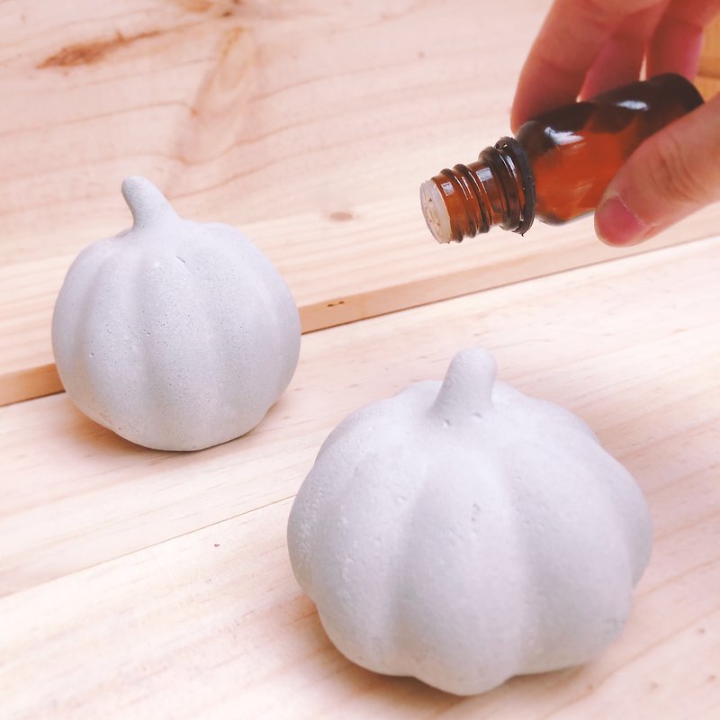 Pumpkin 1+2 / Diffuser Stone / Paperweight - Items for Display - Cement Gray