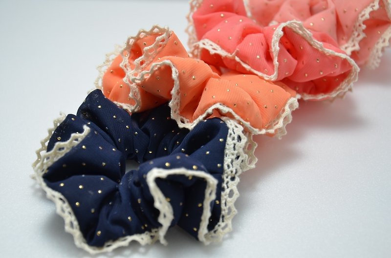 Chiffon yarn embellished lace large intestine ring/donut hair bundle - เครื่องประดับผม - วัสดุอื่นๆ หลากหลายสี