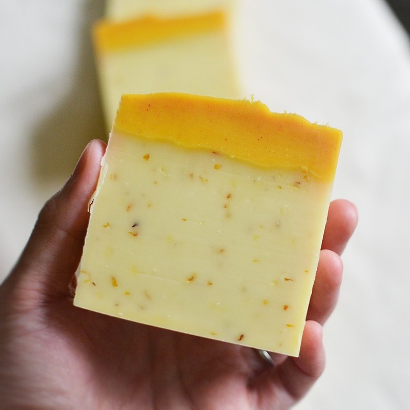 Sunny Rain artisan soap | Marigold,Natural soap, handmade cold process soap - ครีมอาบน้ำ - พืช/ดอกไม้ สีเหลือง