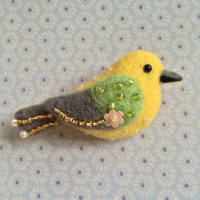 Little bird (yellow)-hand-made wool felt pins - Brooches - Wool Yellow