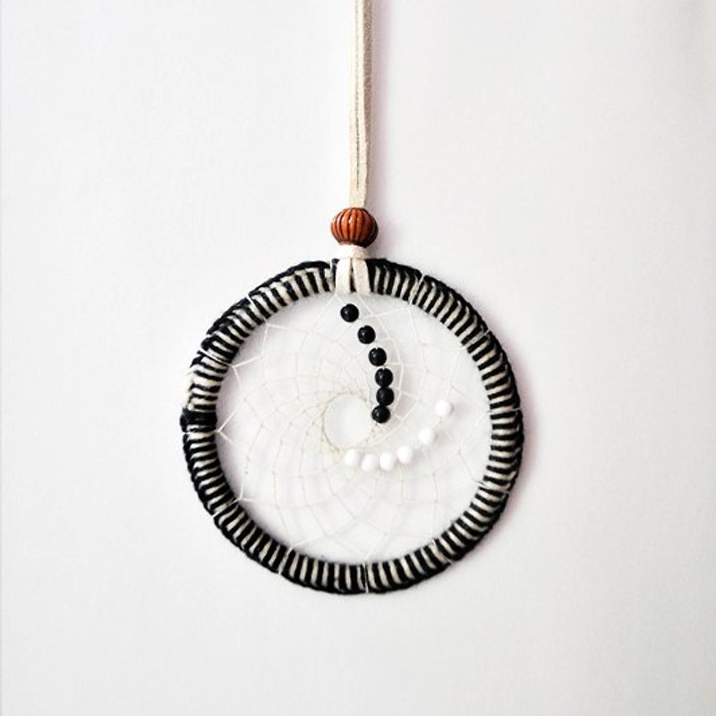 [DreamCatcher. Dream Catcher Necklace] Tacit Black and White - Necklaces - Other Materials Black