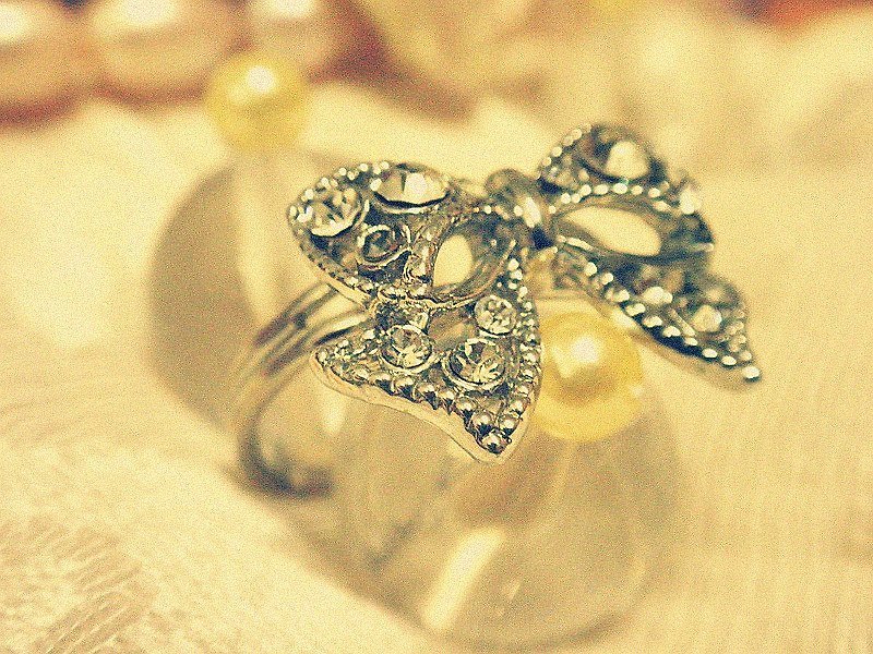 Beautiful and beautiful wedding must-have ~ ring pillow A - หมอน - วัสดุอื่นๆ ขาว