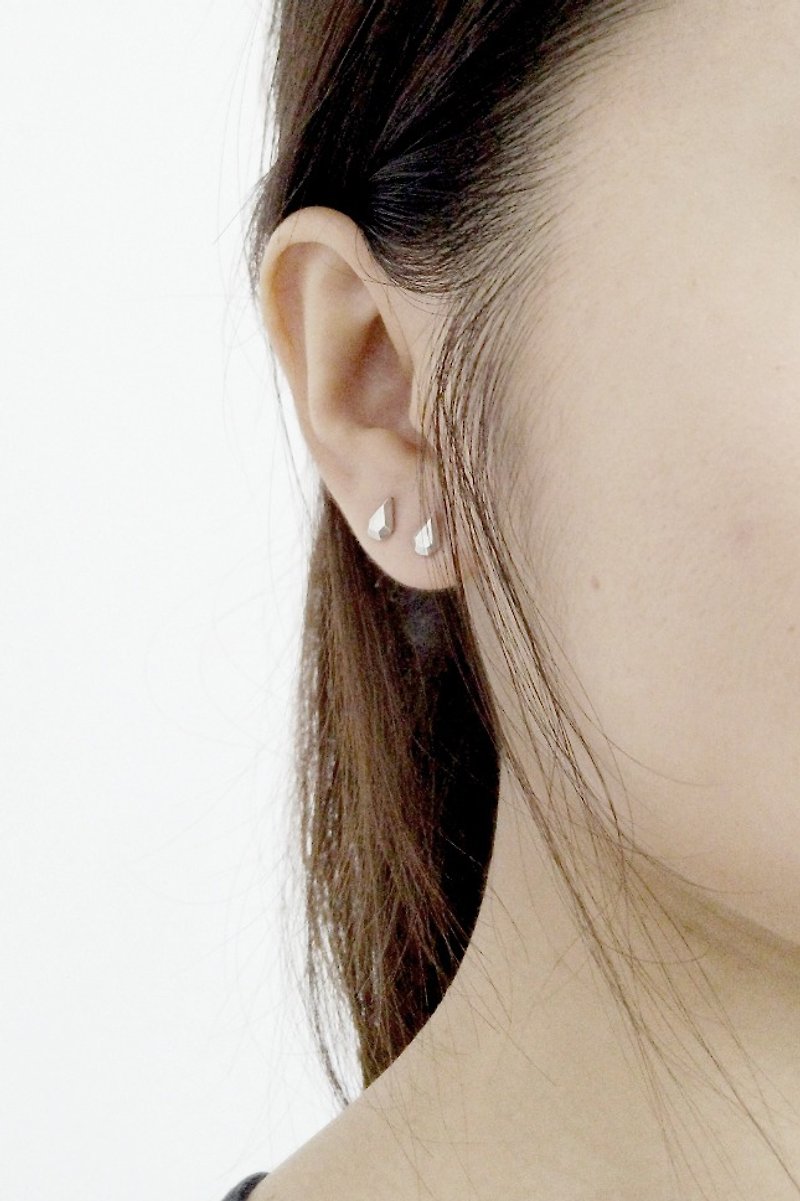 Water drop stud earrings,Sterling silver - ต่างหู - เงินแท้ สีเงิน