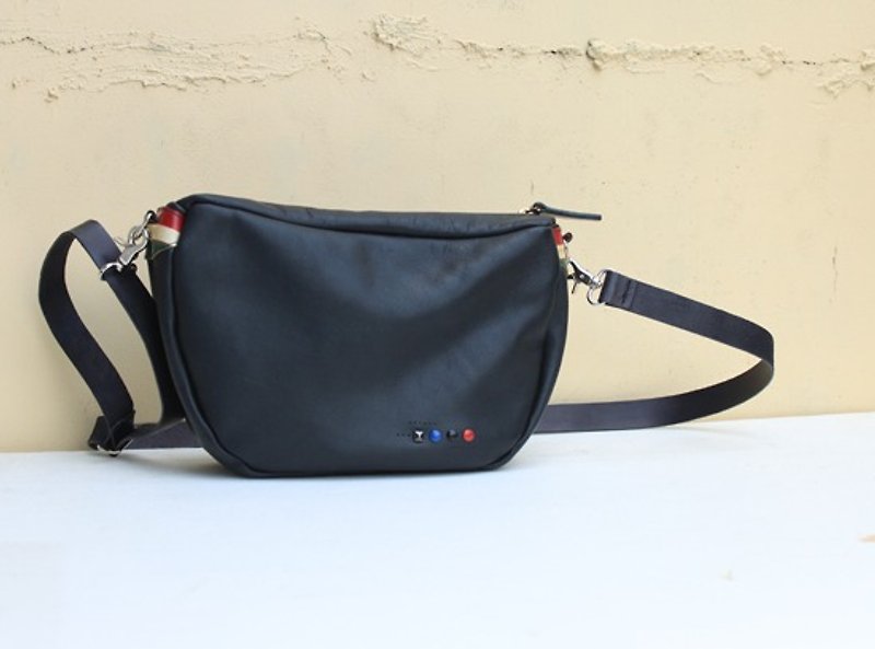 Enterprise dream brand - French fashion black half pure leather shoulder bag - กระเป๋าแมสเซนเจอร์ - หนังแท้ สีแดง