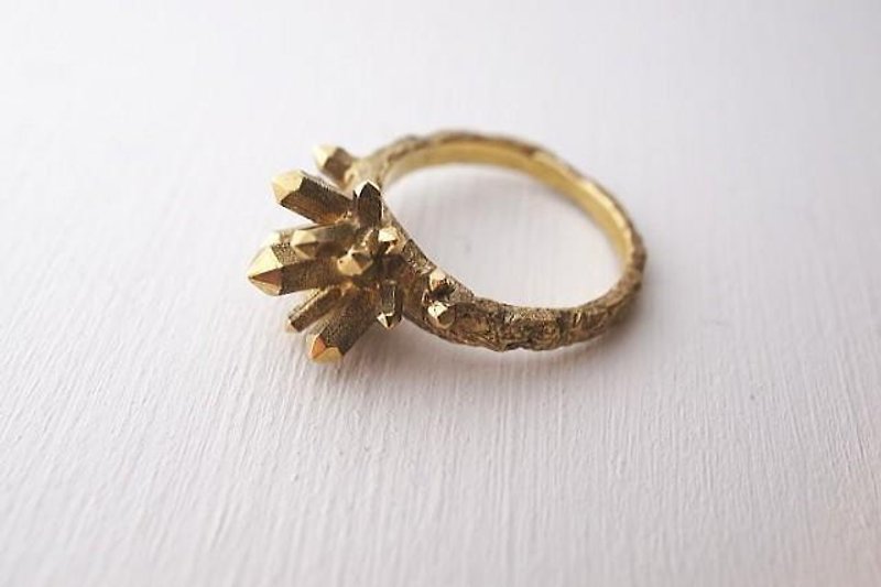 【9 号】水晶結晶戒指 黃銅 - 戒指 - 其他金屬 金色