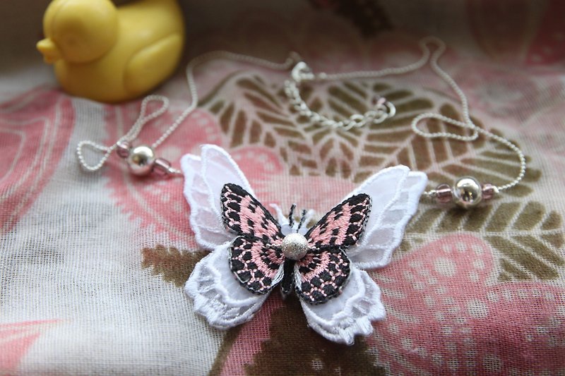 ダブルピンクの布の蝶ブレスレット - ブレスレット - 刺しゅう糸 ピンク
