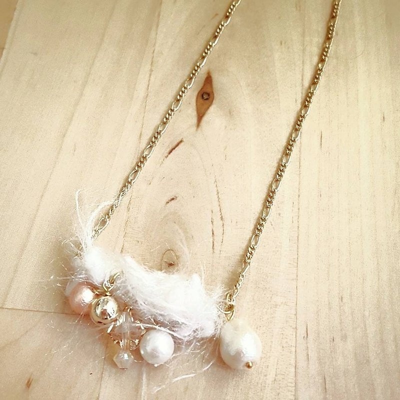[Atelier A.] fall and winter plush cotton Pearl Necklace - Necklaces - Other Materials 