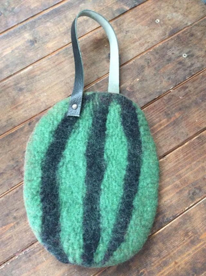 Watermelon bag (vertical zipper) - กระเป๋าเครื่องสำอาง - ขนแกะ สีเขียว