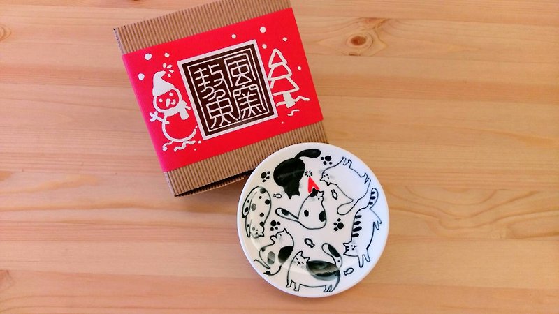 【聖誕限定】☃交換禮物 『聖誕肥肥貓兒～點心盤』含包裝盒（單個） - 小碟/醬油碟 - 瓷 多色