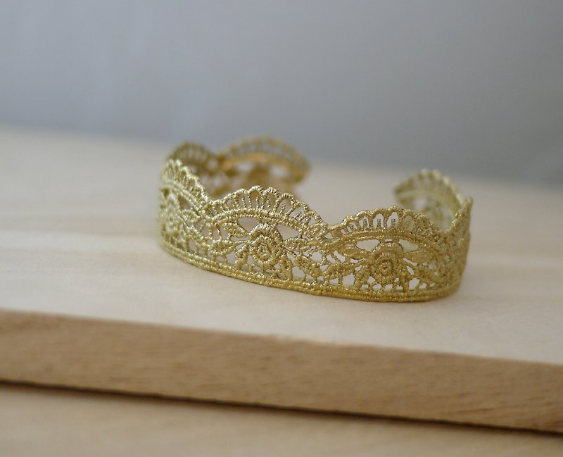 [Jin Xialin ‧] small jewelry Rose lace bracelet Bronze - สร้อยข้อมือ - ทองแดงทองเหลือง 